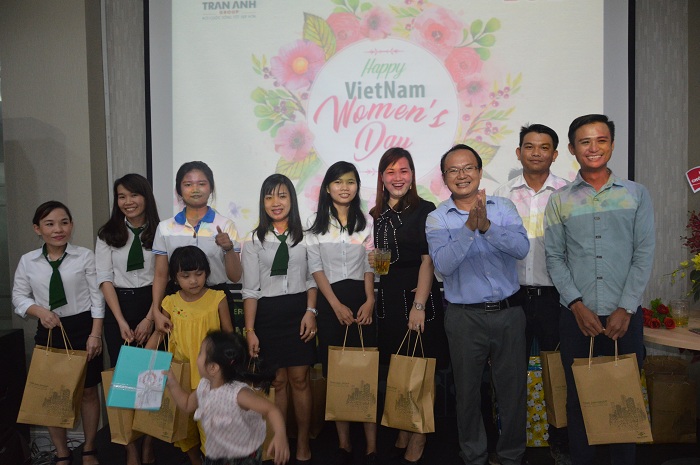 Trần Anh Group tổ chức lễ kỉ niệm ngày 20/10 